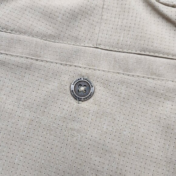 Mens Under Armour size 40 Vented Beige Loose Heat Gear Flat Front Golf Shorts - Picture 6 of 9